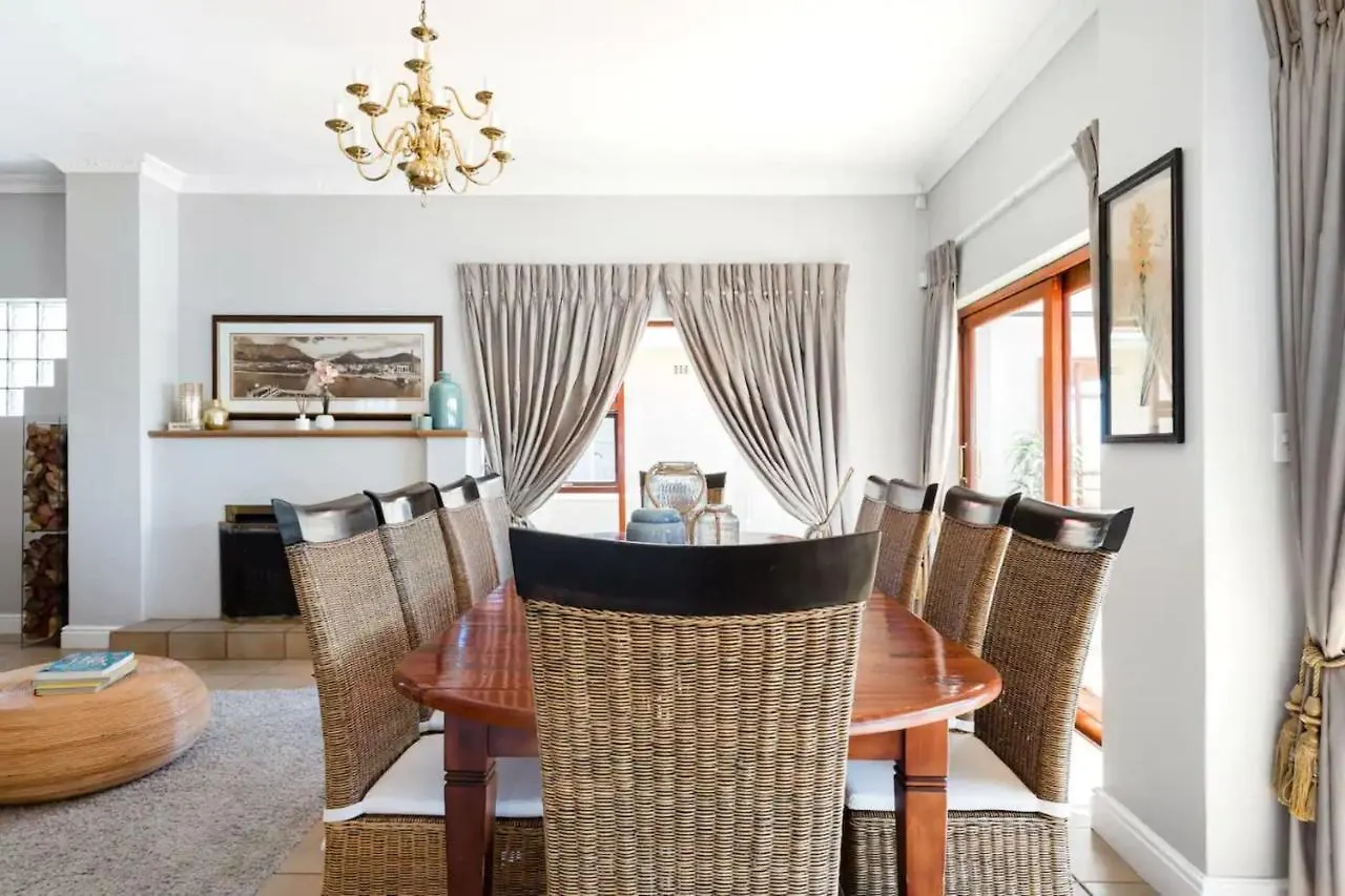 3 Bedroom Hilltop Home With Spectacular Views Cape Town 0*,